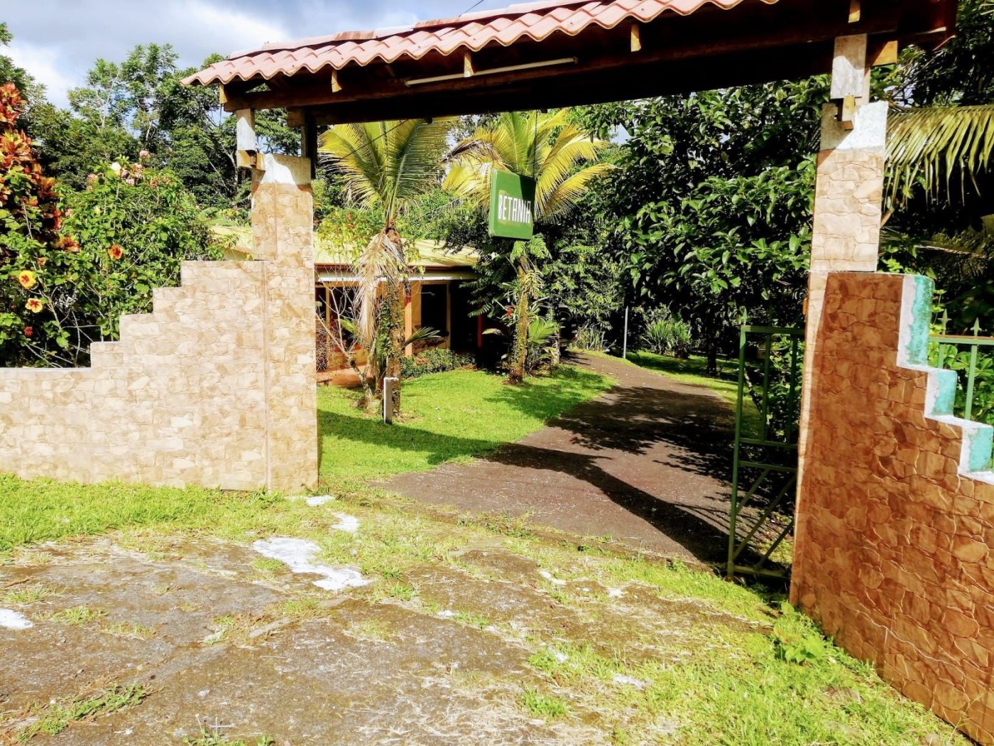 Lote con casa en venta La Tigra de San Carlos