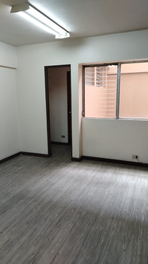 Alquiler de oficinas en San José, por la iglesia de la Soledad