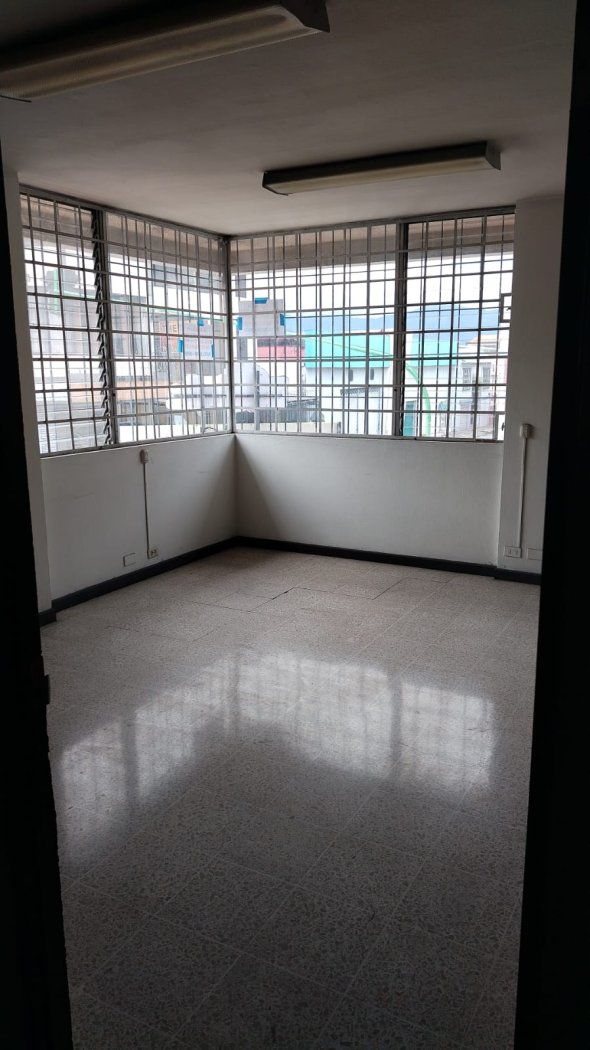 Alquiler de oficinas en San José, por la iglesia de la Soledad - foto 4