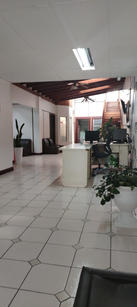 Venta de edificio comercial, San José entre avenida 14 y calle 5. - foto 2